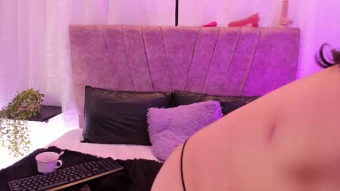 victoriaa_anderson_ online show from April 23, 1:24 pm