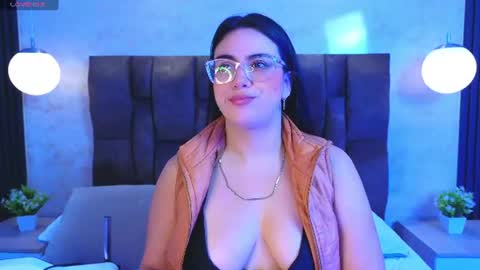Victoria Andrade online show from July 2, 11:49 am