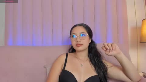 Snapshot of victoriaashford chatting on December 3, 7:45 pm Vicky online show from December 3, 7:45 pm