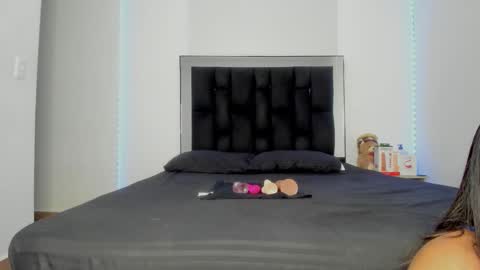 VICTORIA online show from November 12, 12:05 pm