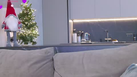 Miss V online show from January 1, 1:05 pm