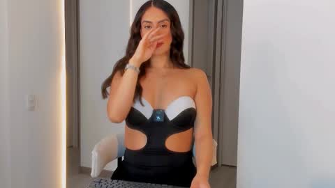 Snapshot of victoriafit7 chatting on November 28, 11:51 pm Vcitoria online show from November 28, 11:51 pm