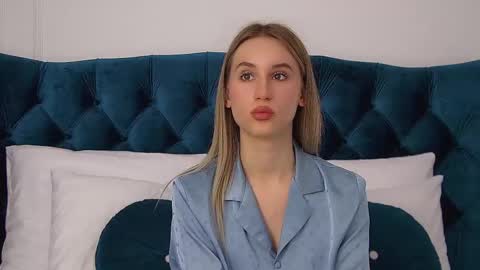 Victoria online show from November 12, 6:30 pm