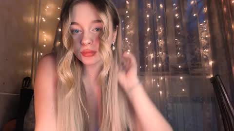 Snapshot of victoriande chatting on December 11, 1:17 pm Eva and Victor online show from December 11, 1:17 pm