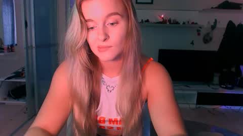 Snapshot of victoriande chatting on September 12, 10:04 am Eva and Victor online show from September 12, 10:04 am