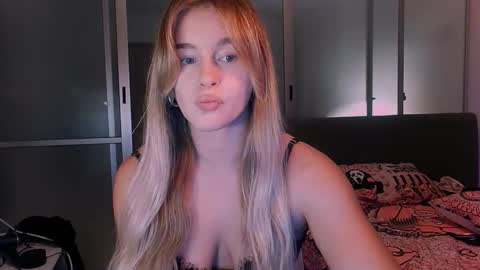 Snapshot of victoriande chatting on October 23, 12:04 pm Eva and Victor online show from October 23, 12:04 pm