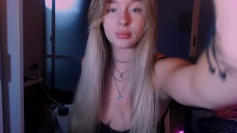 Snapshot of victoriande chatting on October 26, 12:11 pm Eva and Victor online show from October 26, 12:11 pm