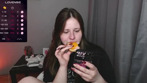 Snapshot of victoriassecrets_ chatting on April 4, 5:43 pm victoriassecrets_ online show from April 4, 5:43 pm