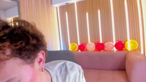 Snapshot of victoriastrom_ chatting on May 4, 3:19 pm victoriastrom online show from May 4, 3:19 pm