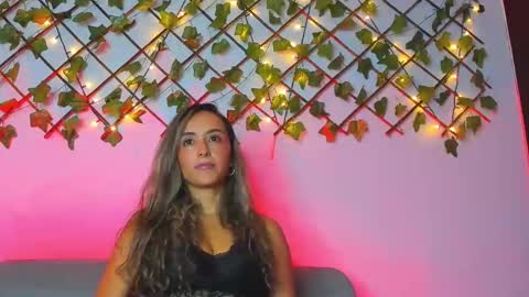 Snapshot of victoriia_rose_ chatting on November 29, 3:31 am victoriia_rose_ online show from November 29, 3:31 am