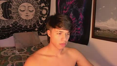 Snapshot of victorino_jhonson chatting on December 9, 9:26 pm Victorino Jhonson online show from December 9, 9:26 pm