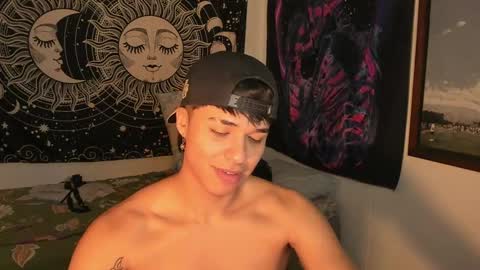 Snapshot of victorino_jhonson chatting on January 1, 6:27 pm Victorino Jhonson online show from January 1, 6:27 pm