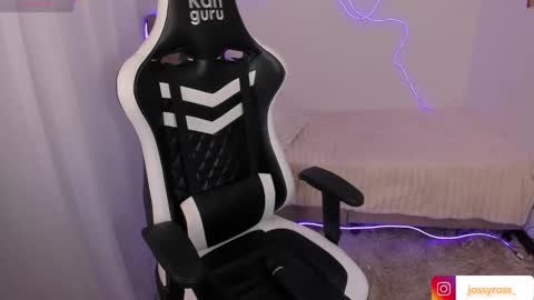 V  I C  T O R I A  online show from October 10, 9:14 pm