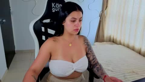 Snapshot of victoryyy__ chatting on May 7, 7:19 pm V I C T O R I A online show from May 7, 7:19 pm