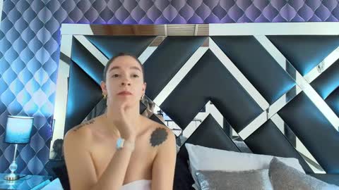 victtoria lee online show from February 4, 10:45 pm