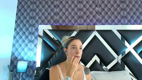 victtoria lee online show from February 22, 12:16 am