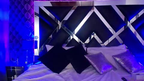 victtoria lee online show from October 3, 9:45 pm