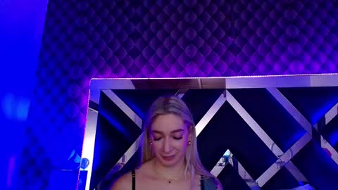 victtoria lee online show from October 4, 7:34 pm