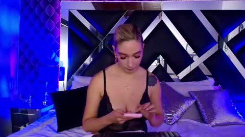 victtoria lee online show from October 17, 11:18 pm