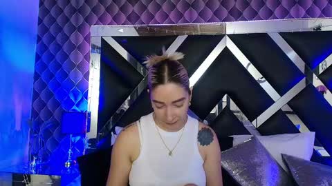 victtoria lee online show from April 20, 7:04 pm