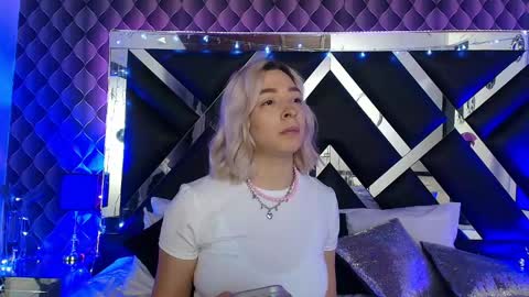 victtoria lee online show from April 25, 7:11 pm