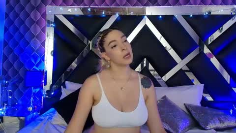 Snapshot of victtoria_lee chatting on April 30, 10:58 pm victtoria lee online show from April 30, 10:58 pm