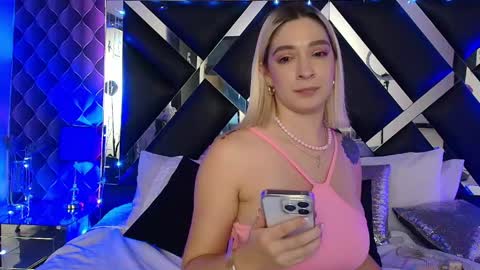 Snapshot of victtoria_lee chatting on May 15, 11:23 pm victtoria lee online show from May 15, 11:23 pm