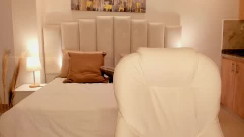 viictoria_joness online show from February 9, 6:01 pm