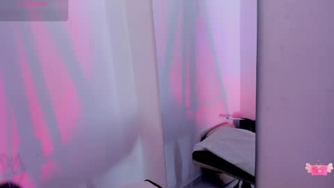 Snapshot of viioleett_cum chatting on May 21, 2:02 pm viioleett_cum online show from May 21, 2:02 pm