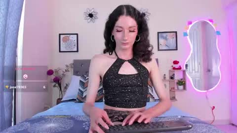 Violet online show from November 14, 8:18 pm