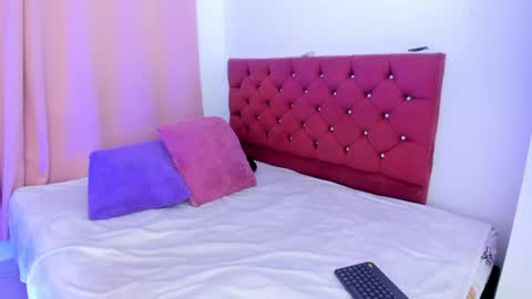Snapshot of viiolett_lee_ chatting on July 12, 10:45 pm Violet online show from July 12, 10:45 pm