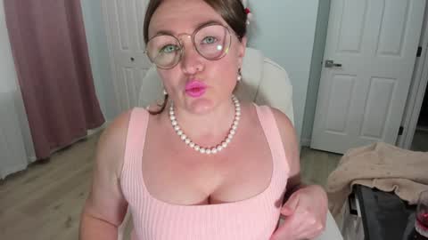 Ukrainian-woman online show from December 9, 4:15 pm