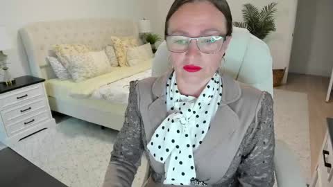 Snapshot of vika7333 chatting on June 3, 11:02 am Ukrainian-woman online show from June 3, 11:02 am