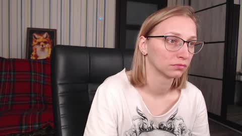 Snapshot of vikaericka chatting on May 19, 1:22 am Vika online show from May 19, 1:22 am