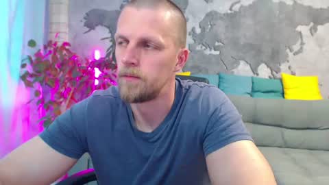 vikingchrisss online show from July 25, 12:03 pm