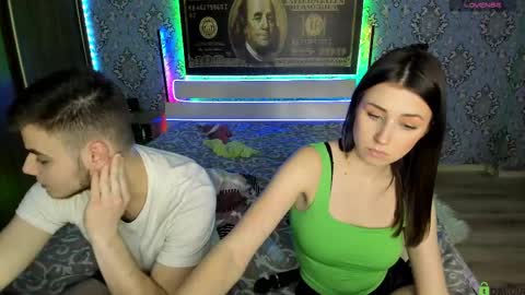 Snapshot of vikki_and_george chatting on February 10, 6:35 pm vikki and george online show from February 10, 6:35 pm