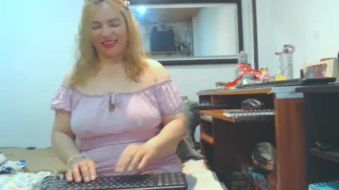 Snapshot of vikktoriaaa chatting on February 4, 5:10 am VIKKKTORIAAA online show from February 4, 5:10 am