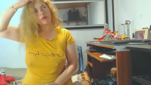 Snapshot of vikktoriaaa chatting on February 15, 9:05 am VIKKKTORIAAA online show from February 15, 9:05 am