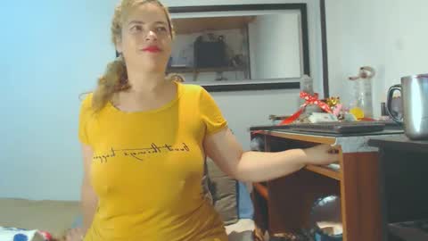 Snapshot of vikktoriaaa chatting on February 16, 5:26 am VIKKKTORIAAA online show from February 16, 5:26 am