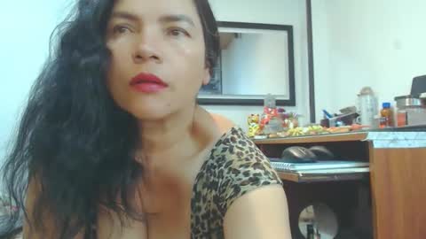 Snapshot of vikktoriaaa chatting on October 6, 5:05 am VIKKKTORIAAA online show from October 6, 5:05 am