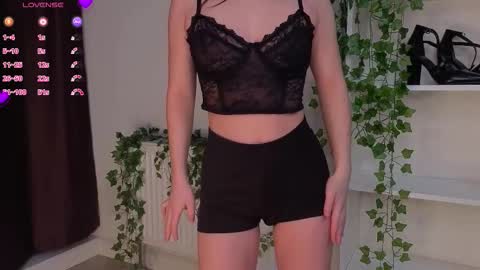 Snapshot of viksinite chatting on March 3, 7:31 pm Vixi online show from March 3, 7:31 pm