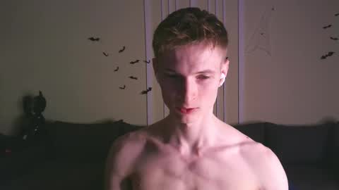 Max online show from October 26, 6:25 pm