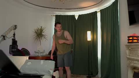 Snapshot of viktor_secret chatting on July 16, 5:35 am fansly VITEKsecret online show from July 16, 5:35 am