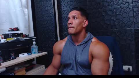 Viktor Herrera online show from February 2, 11:32 pm