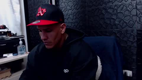 Viktor Herrera online show from February 5, 1:15 am