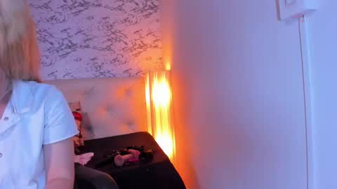 Snapshot of viktoria_davis_ chatting on January 16, 10:44 pm Viktoria online show from January 16, 10:44 pm