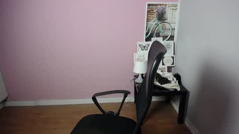 Snapshot of viktoria_lovely chatting on December 3, 6:15 am viktoria_lovely online show from December 3, 6:15 am