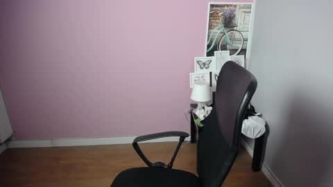 Snapshot of viktoria_lovely chatting on December 23, 8:22 am viktoria_lovely online show from December 23, 8:22 am