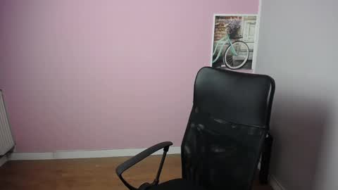 Snapshot of viktoria_lovely chatting on February 17, 6:20 am viktoria_lovely online show from February 17, 6:20 am