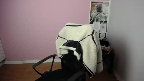 Snapshot of viktoria_lovely chatting on February 20, 9:22 am viktoria_lovely online show from February 20, 9:22 am